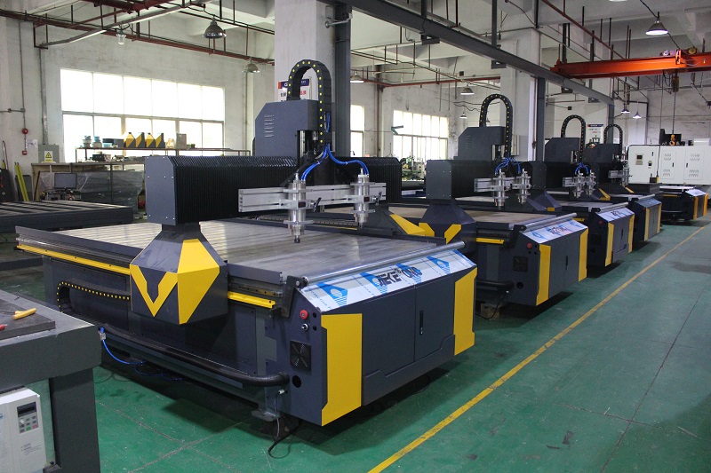 防雾PC镜片切割机定制 好博数控助力医护行业提高产能